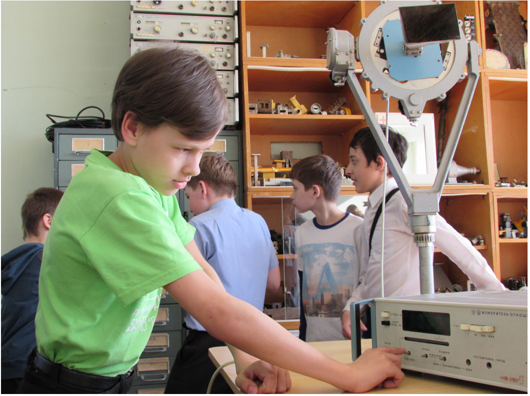 Радиосвязь детского радиоклуба R8AM центра внешкольной работы с экипажем 43-й экспедиции МКС